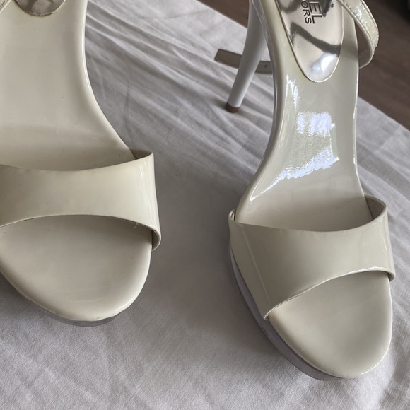 Michael Kors Size 8 patent leather Heels with straps and clear bottom - Picture 2 of 9